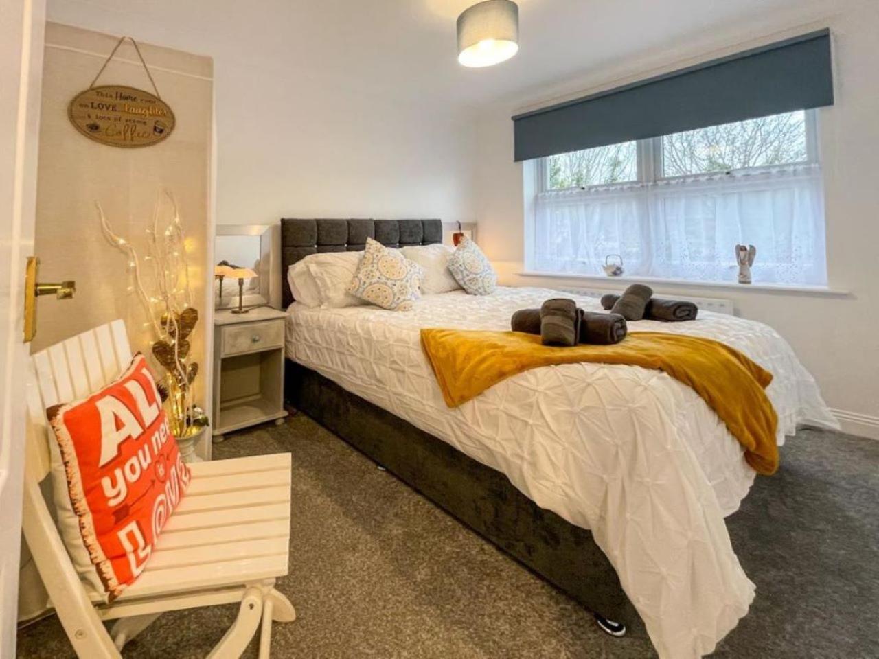 The Sashes - Stylish Apartment - Free Parking - Ultrafast Wifi - Smart Tv - Netflix - Sleeps Up To 6! Close To Poole Town Center & Sandbanks & Bournemouth Экстерьер фото