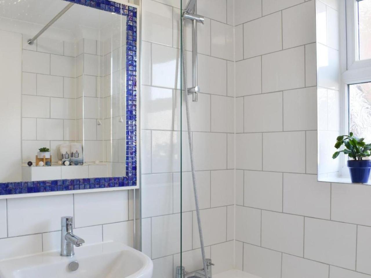 The Sashes - Stylish Apartment - Free Parking - Ultrafast Wifi - Smart Tv - Netflix - Sleeps Up To 6! Close To Poole Town Center & Sandbanks & Bournemouth Экстерьер фото