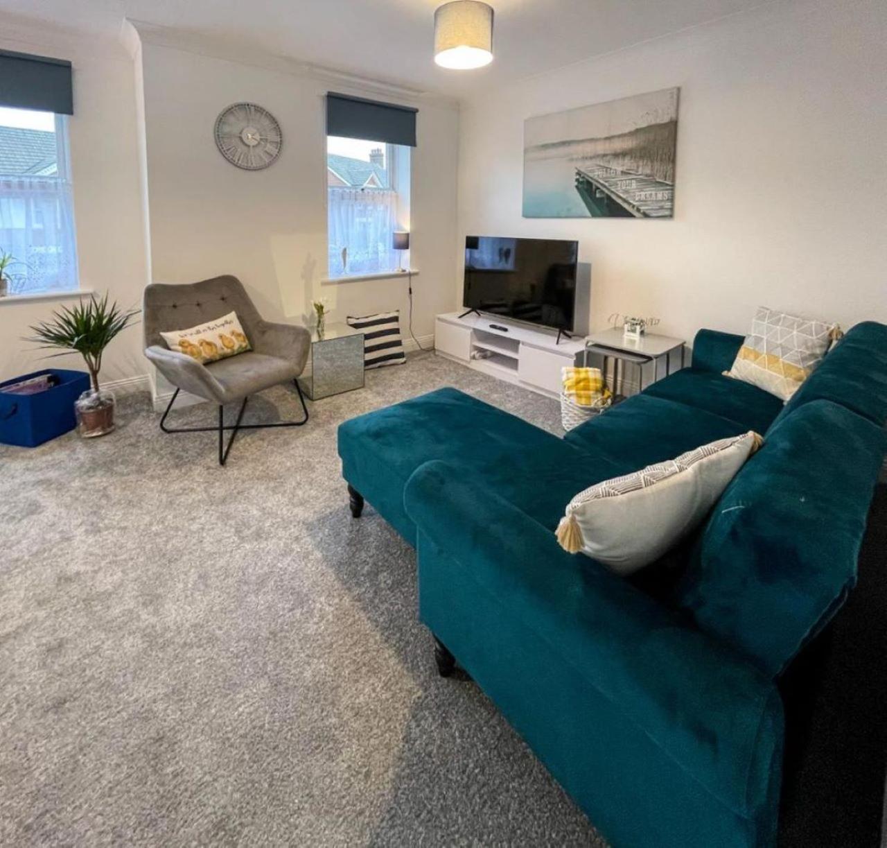 The Sashes - Stylish Apartment - Free Parking - Ultrafast Wifi - Smart Tv - Netflix - Sleeps Up To 6! Close To Poole Town Center & Sandbanks & Bournemouth Экстерьер фото